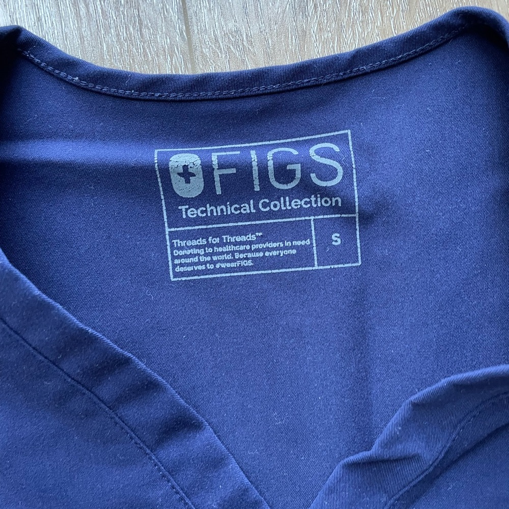 Scrub top - Picture 2 of 2